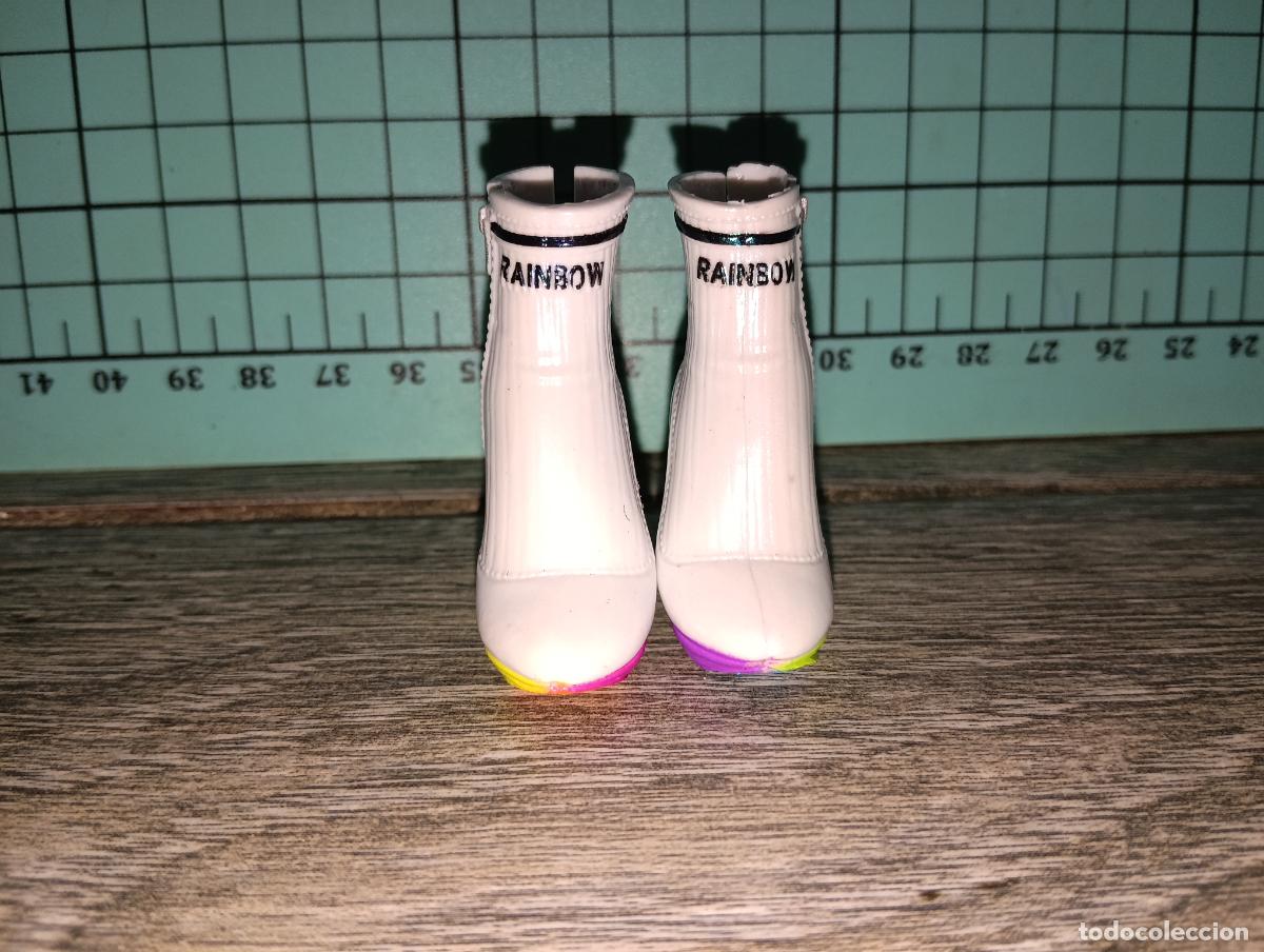 Mu&ntilde;ecas modernas: Zapatos botas de mu&ntilde;eca Rainbow high - Foto 2