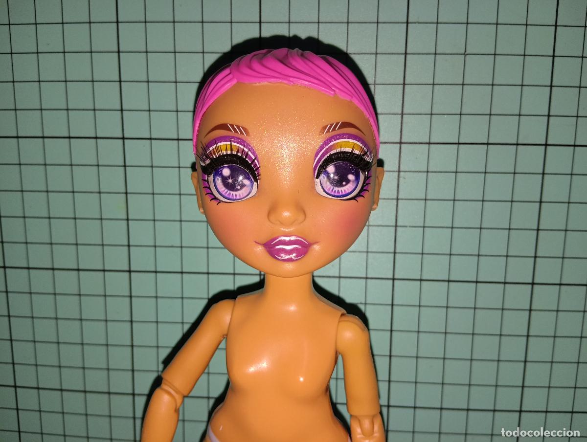 Mu&ntilde;ecas modernas: mu&ntilde;eca Rainbow high fashion studio
