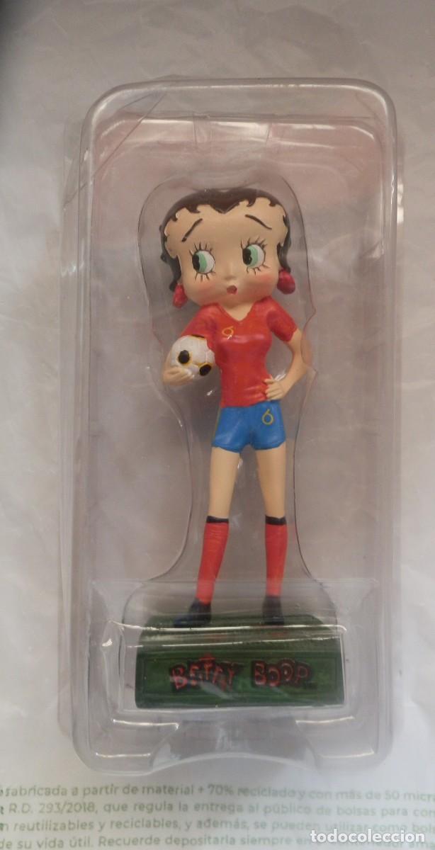 Mu&ntilde;ecas modernas: Figura de resina Betty Boop futbolista selecci&oacute;n espa&ntilde;ola. KFS/FS TM Hearst/FS, blister original