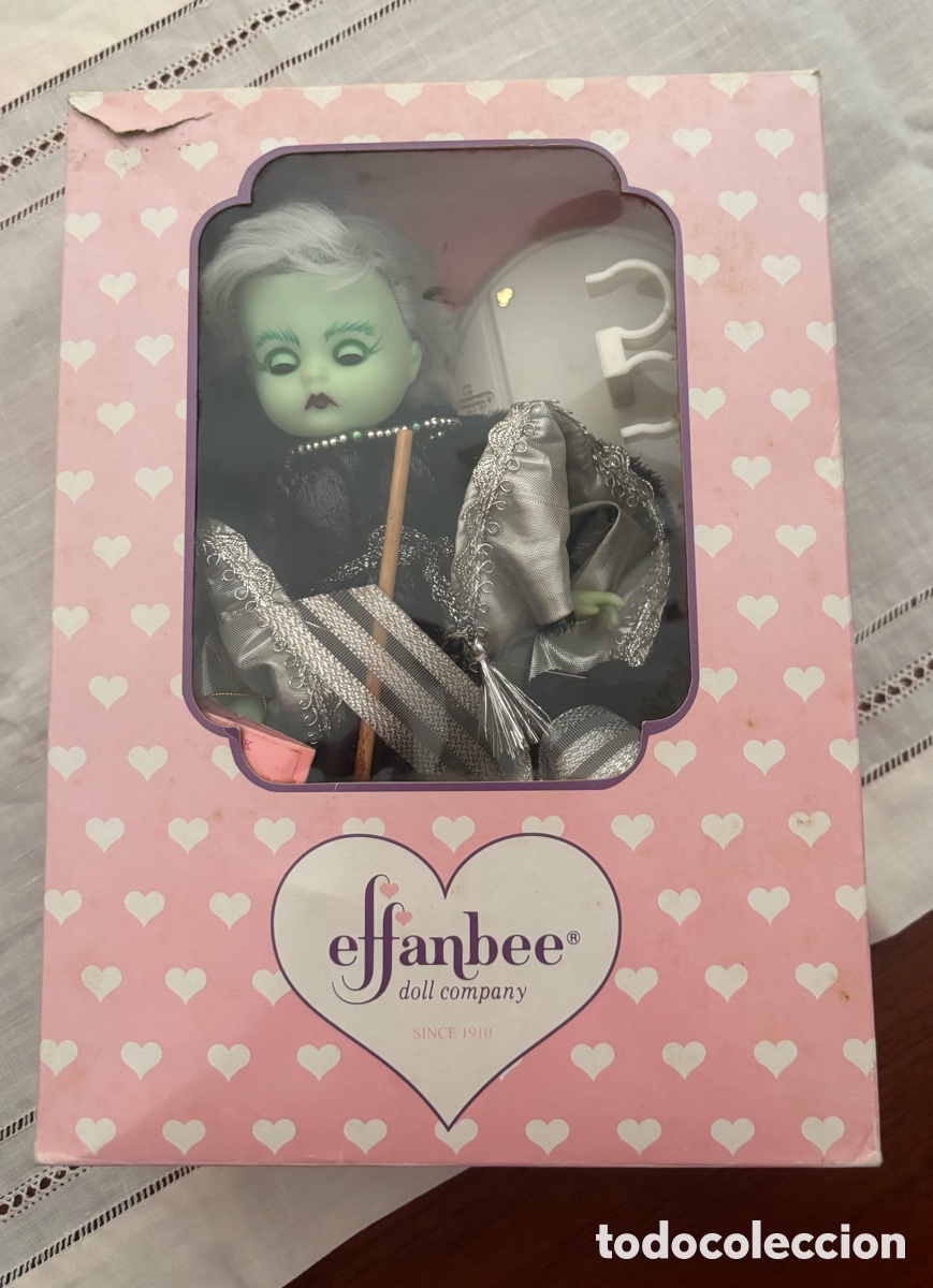 Mu&ntilde;ecas modernas: Mu&ntilde;eca de colecci&oacute;n Witch-Witch EFANBEE