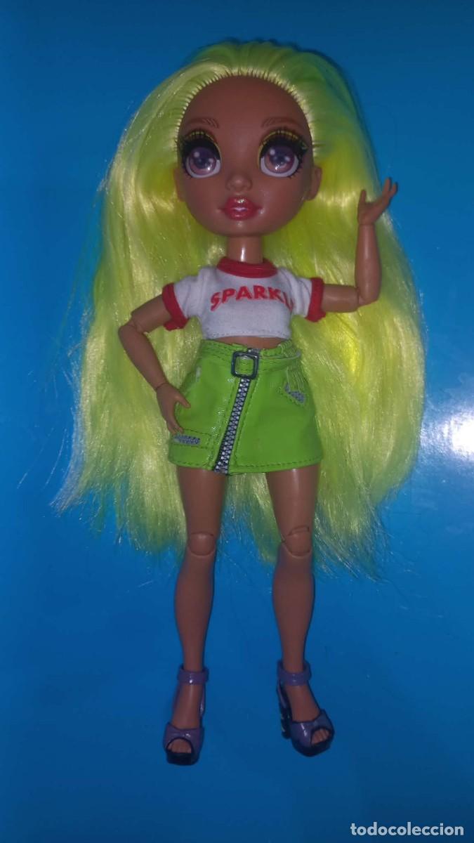 Mu&ntilde;ecas modernas: Mu&ntilde;eca Rainbow High, Karma Nichols - MGA