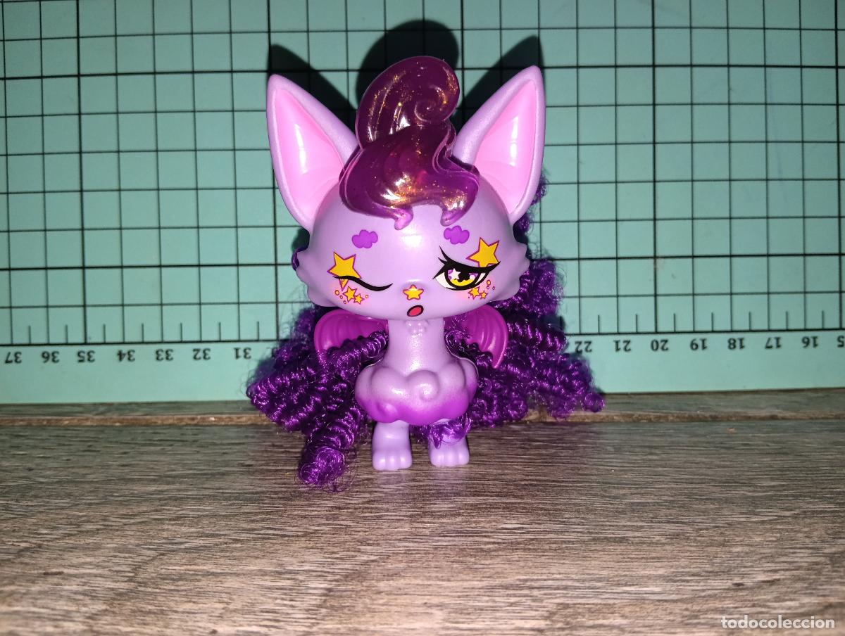 Mu&ntilde;ecas modernas: Mu&ntilde;eca Mascota Loopy Bat Cloudees de Mattel tipo Rainbow Monster high