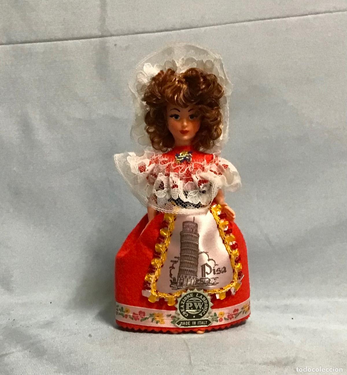 Mu&ntilde;ecas modernas: MU&Ntilde;ECA CON TRAJE CL&Aacute;SICO DE PISA, A&Ntilde;OS 80/90