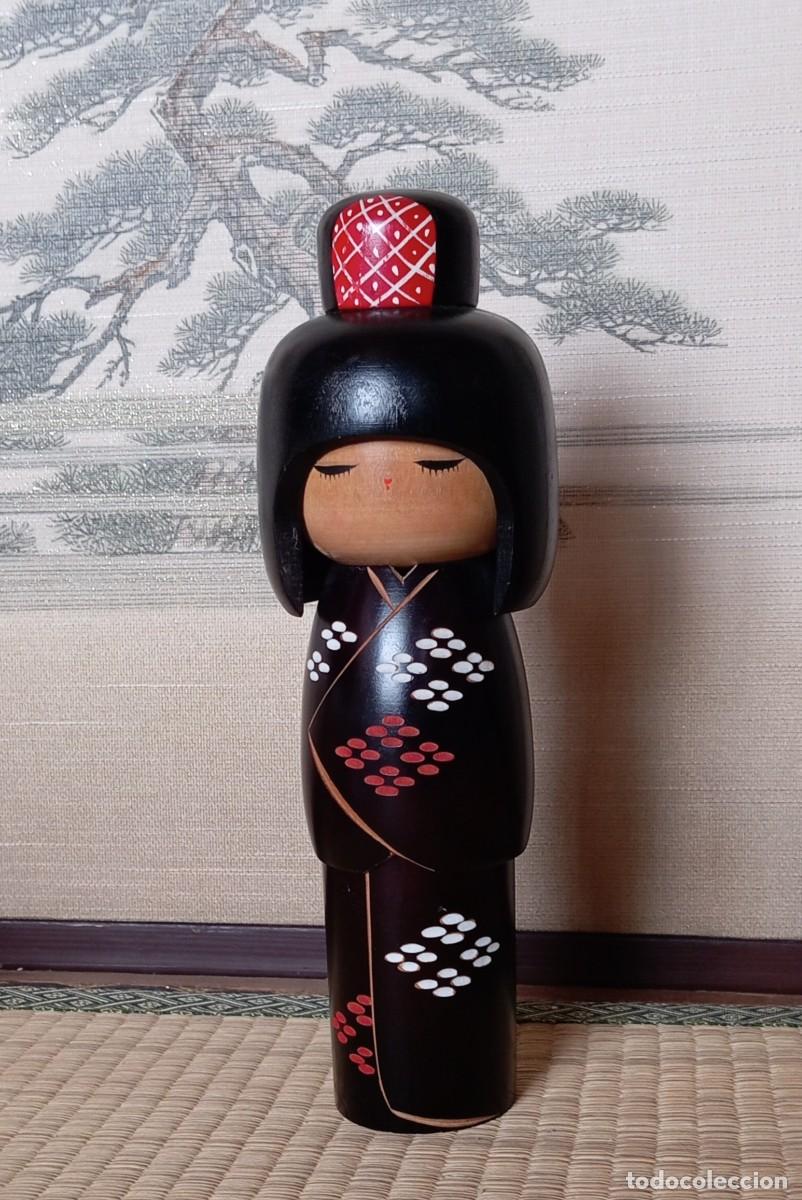 Mu&ntilde;ecas modernas: Ver descripci&oacute;n abajo. Mu&ntilde;eca KOKESHI DEL GALARDONADO MAESTRO ARTESANO KUNIO MIYAGAWA. 26 CM. JAP&Oacute;N
