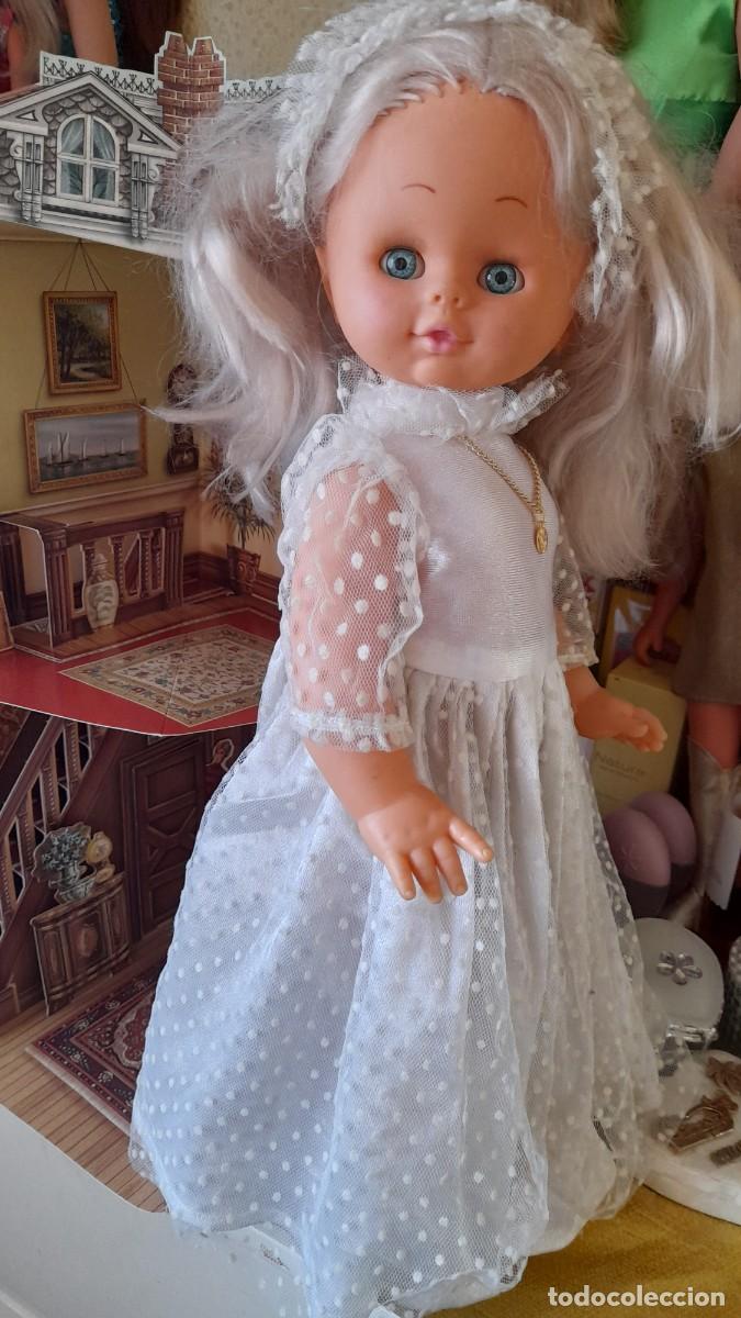 Mu&ntilde;ecas modernas: Mu&ntilde;eca francesa de comuni&oacute;n de la marca Stella