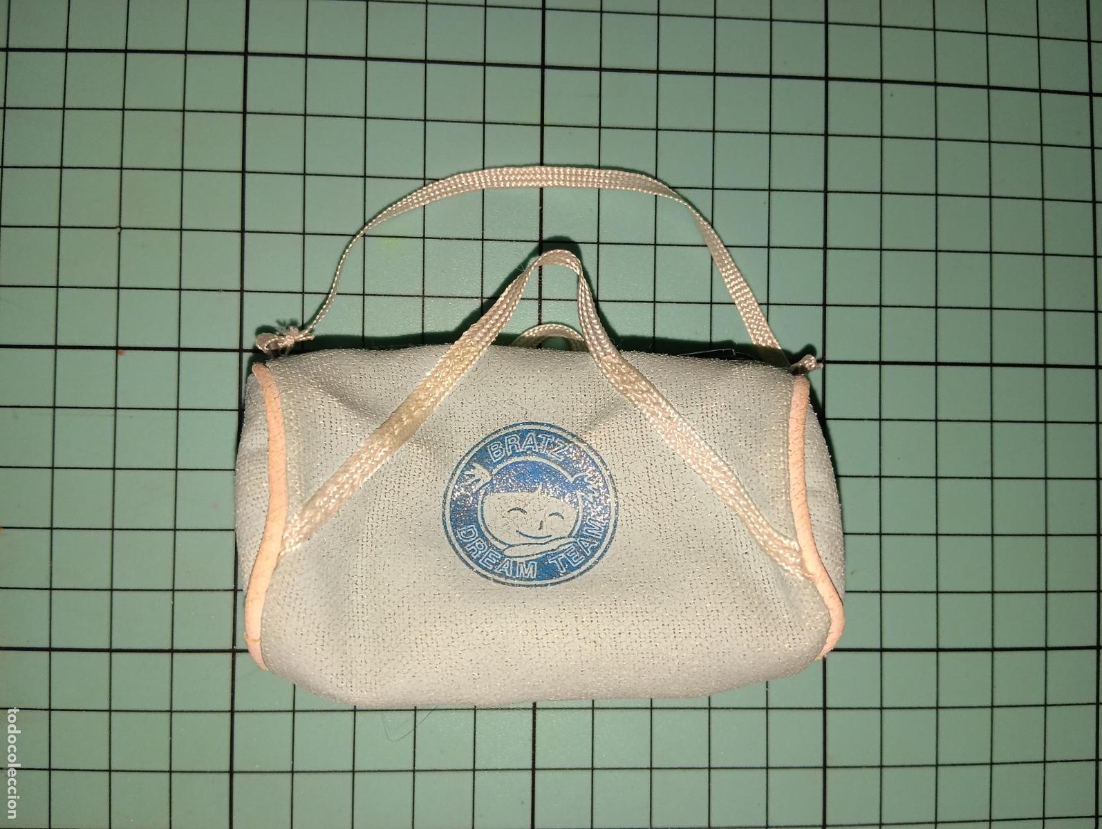 Mu&ntilde;ecas modernas: Bolso de mu&ntilde;eca Bratz
