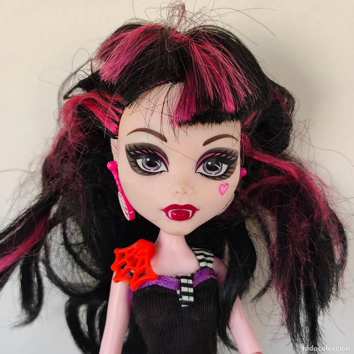 Mu&ntilde;ecas modernas: Monster High Draculaura 2008 - Foto 2
