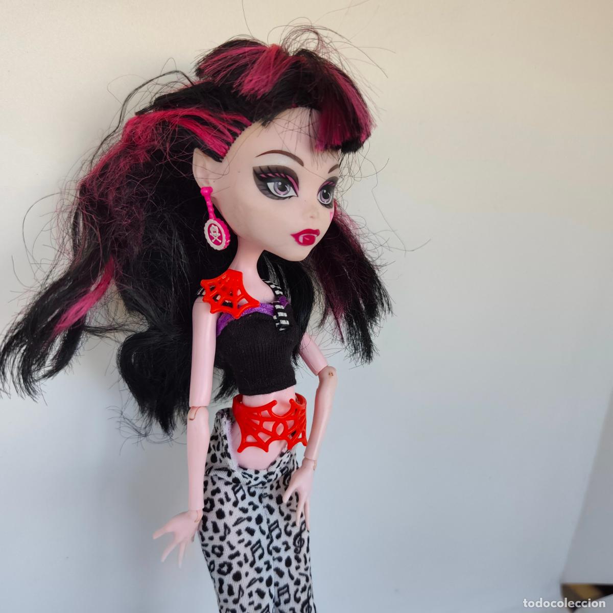 Mu&ntilde;ecas modernas: Monster High Draculaura 2008 - Foto 4