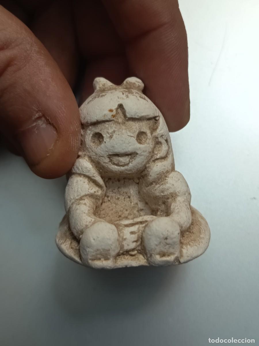 Mu&ntilde;ecas modernas: Mu&ntilde;eca de yeso decorativa o peque&ntilde;o amuleto