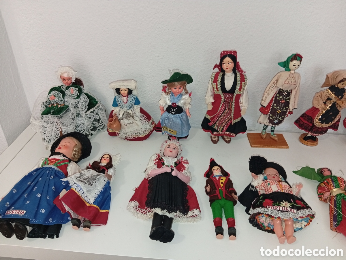 Mu&ntilde;ecas modernas: Magn&iacute;fico lote de 26 mu&ntilde;ecas vintage