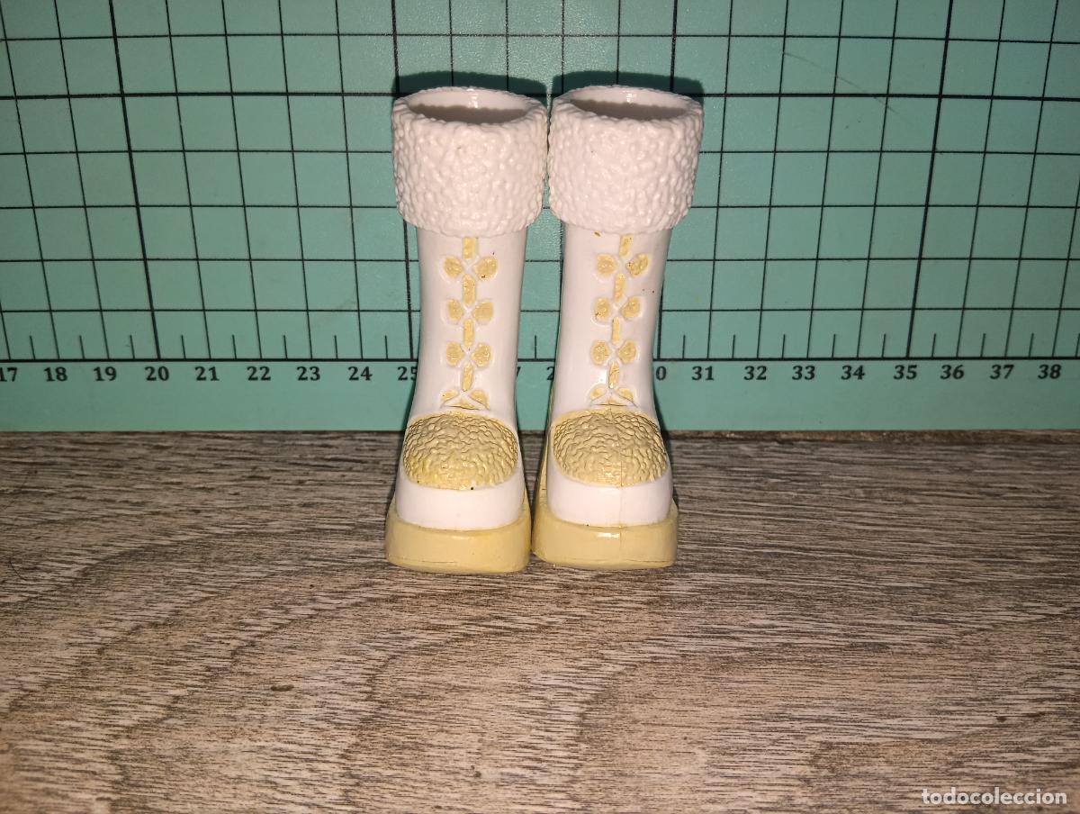 Mu&ntilde;ecas modernas: Zapatos botas de mu&ntilde;eca Bratz - Foto 2