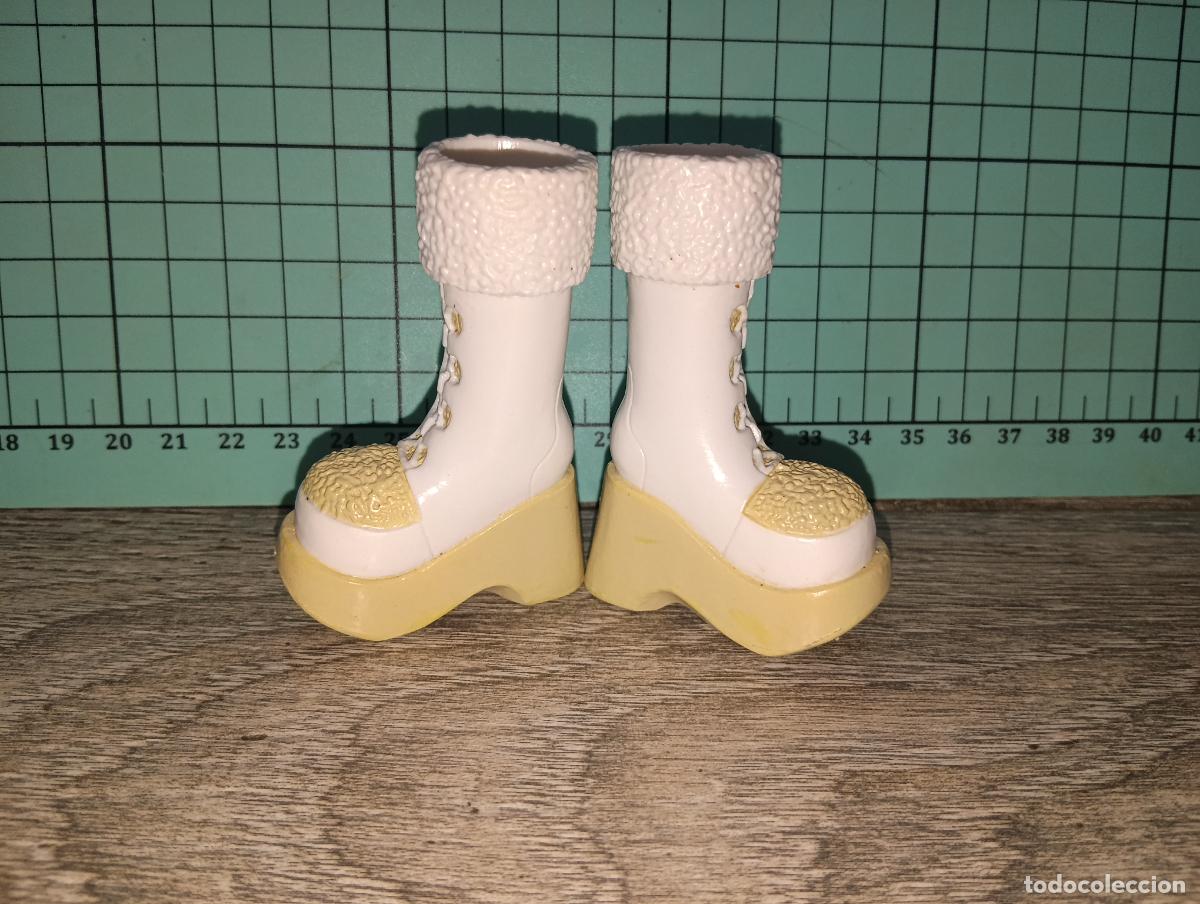 Mu&ntilde;ecas modernas: Zapatos botas de mu&ntilde;eca Bratz