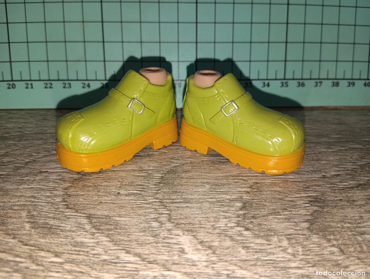 Mu&ntilde;ecas modernas: Zapatos botas de mu&ntilde;eco Bratz