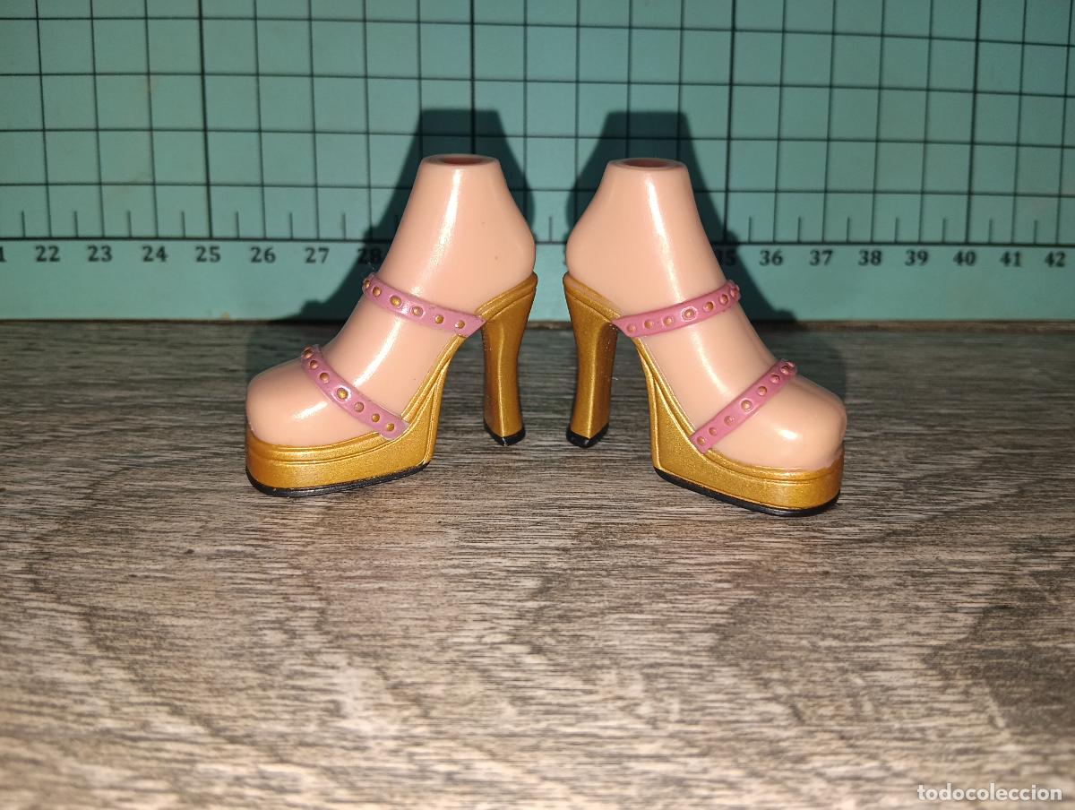 Mu&ntilde;ecas modernas: Zapatos botas de mu&ntilde;eca Bratz