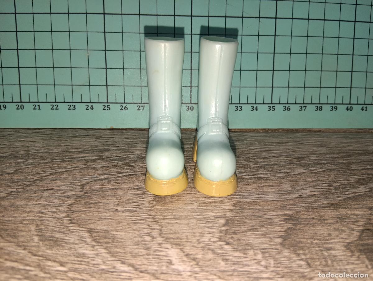 Mu&ntilde;ecas modernas: Zapatos botas de mu&ntilde;eca Bratz - Foto 2