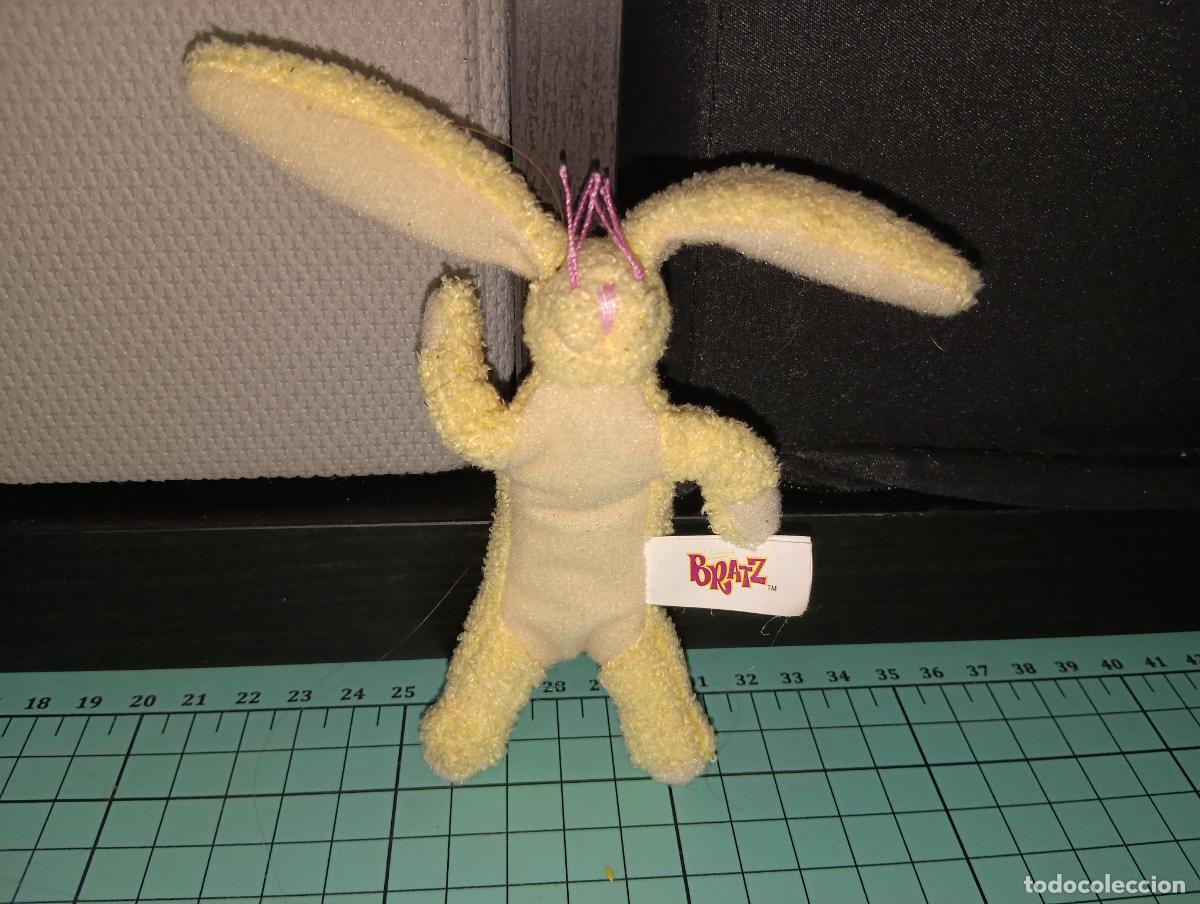 Mu&ntilde;ecas modernas: Peluche conejo de mu&ntilde;eca Bratz Sasha Fiesta de Pijamas de 2002