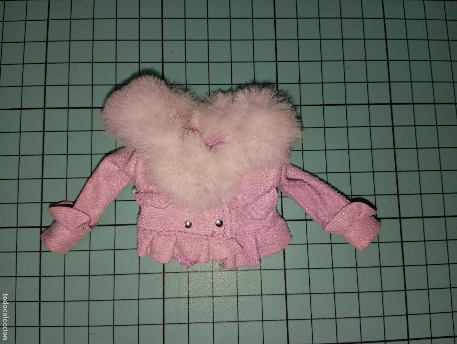 Mu&ntilde;ecas modernas: Chaqueta de mu&ntilde;eca Rainbow high