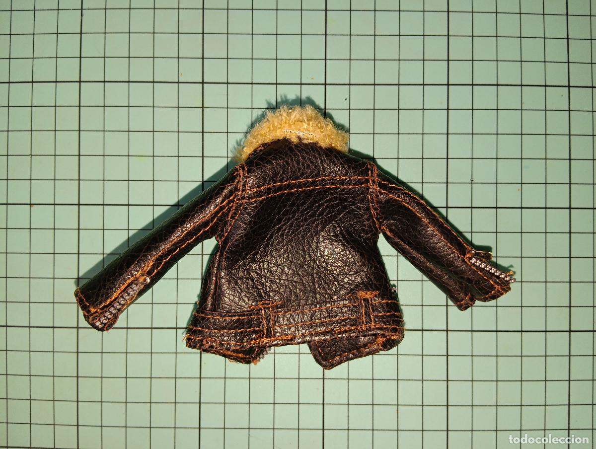 Mu&ntilde;ecas modernas: Chaqueta de mu&ntilde;eca Bratz - Foto 2