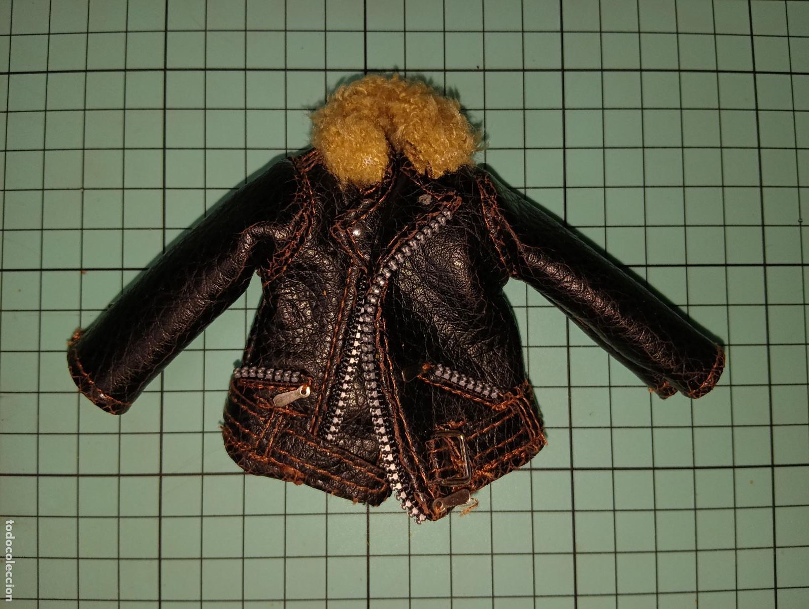 Mu&ntilde;ecas modernas: Chaqueta de mu&ntilde;eca Bratz - Foto 5