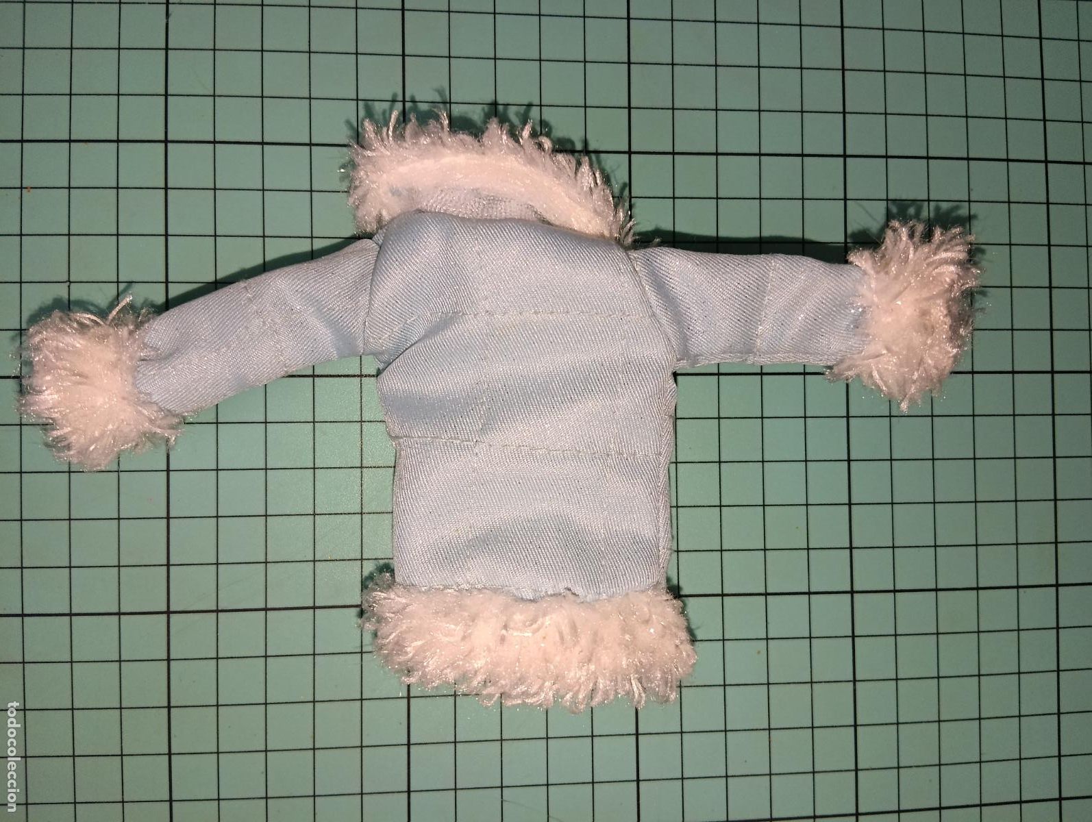 Mu&ntilde;ecas modernas: Chaqueta de mu&ntilde;eca Bratz - Foto 2