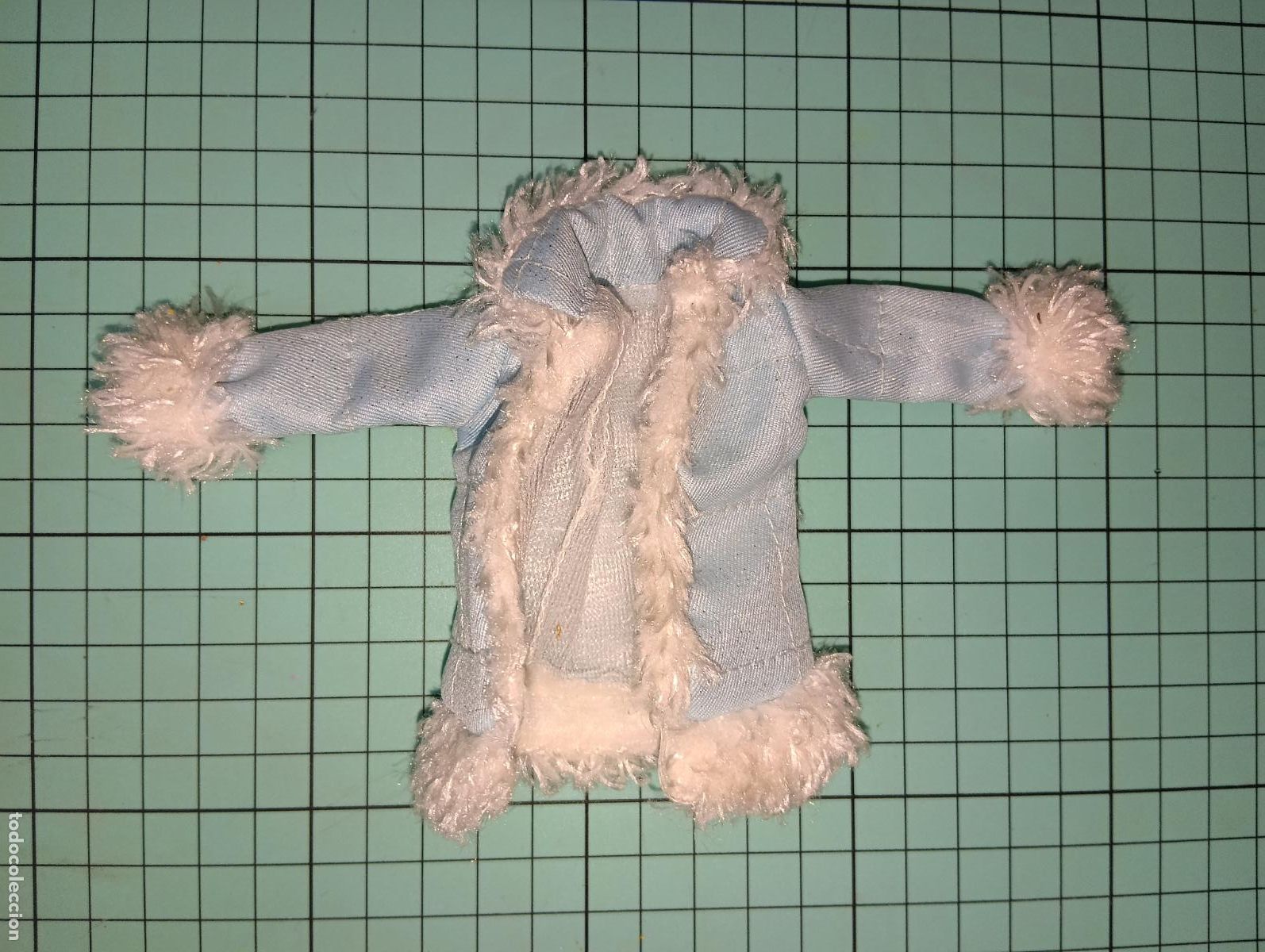 Mu&ntilde;ecas modernas: Chaqueta de mu&ntilde;eca Bratz