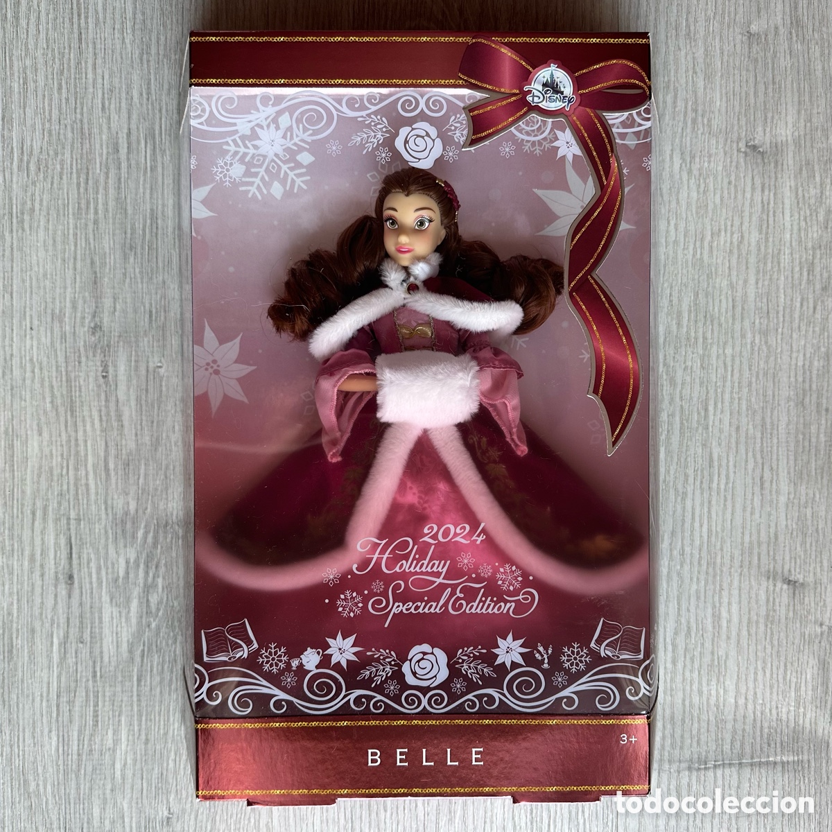 Poup&eacute;es Modernes: Mu&ntilde;eca edici&oacute;n especial Navidad 2024 Bella, La Bella y la Bestia, Disney Store.