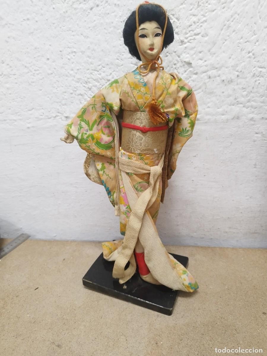 Mu&ntilde;ecas modernas: Antiguo mu&ntilde;eca &eacute;tnica japonesa, de una Geisha. Mujer de Jap&oacute;n.