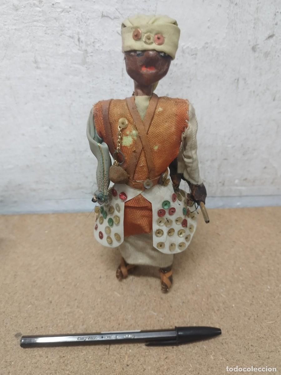 Mu&ntilde;ecas modernas: Antiguo mu&ntilde;eco o figura artesanal t&iacute;pica Marroqu&iacute;.