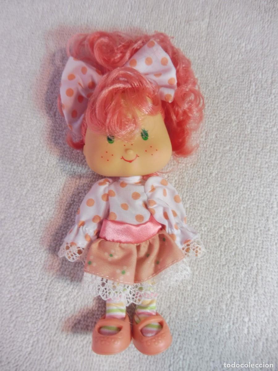 Mu&ntilde;ecas modernas: Tarta de fresa mu&ntilde;eca flor de melocot&oacute;n colecci&oacute;n planeta deAgostini