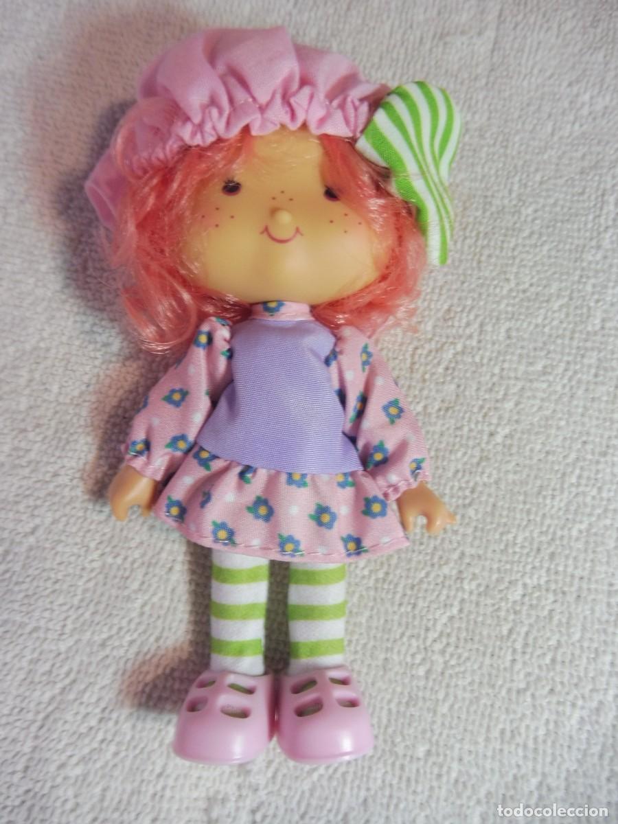 Mu&ntilde;ecas modernas: Tarta de fresa mu&ntilde;eca mousse de frambuesa colecci&oacute;n planeta deAgostini
