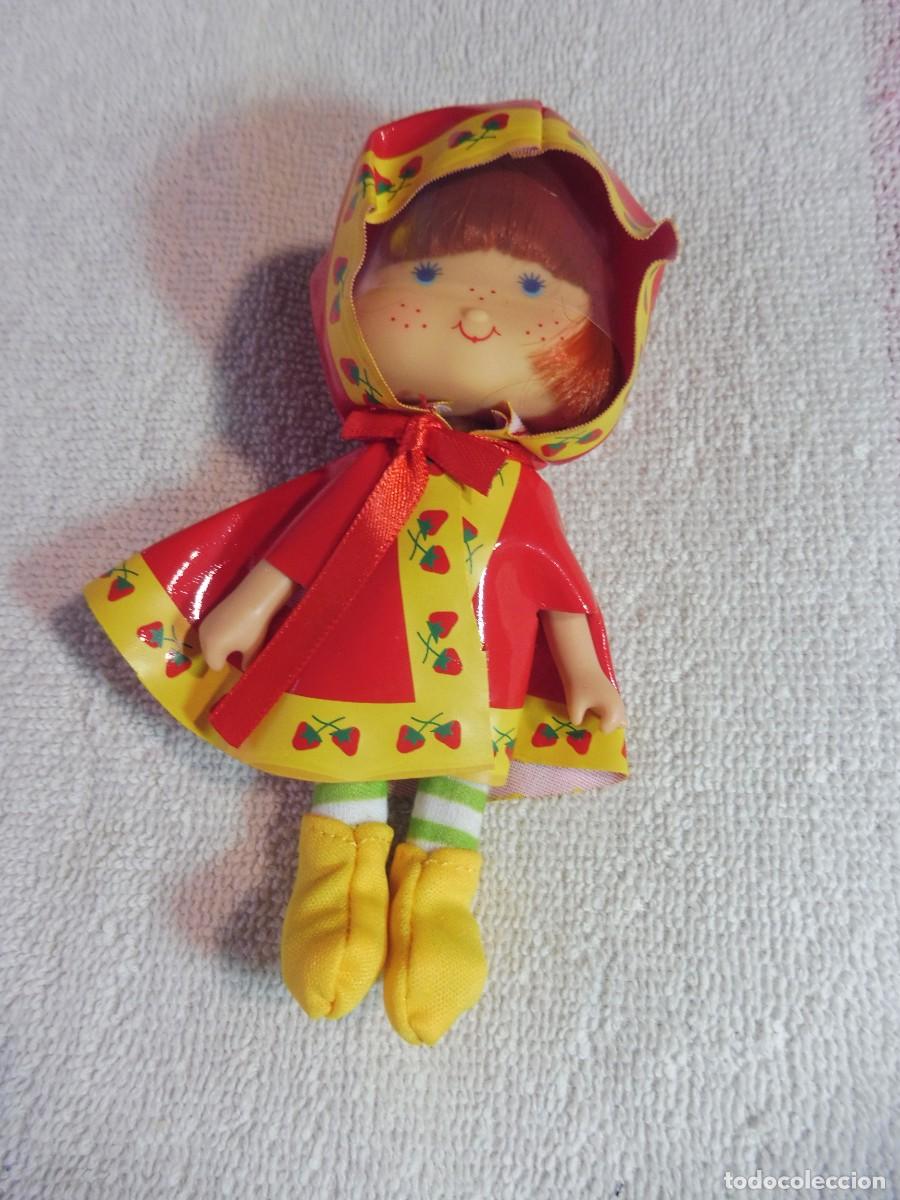 Mu&ntilde;ecas modernas: Tarta de fresa mu&ntilde;eca conjunto de lluvia colecci&oacute;n planeta deAgostini