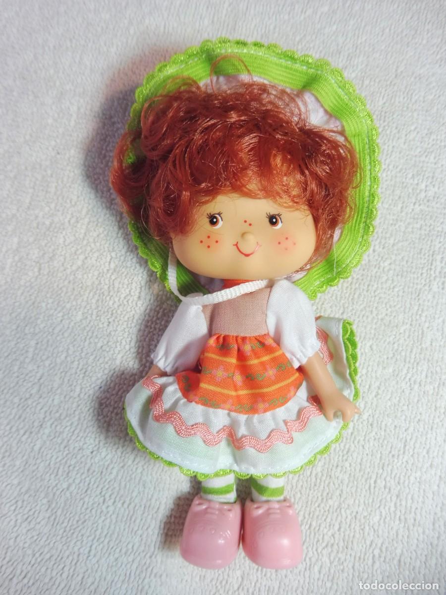 Mu&ntilde;ecas modernas: Tarta de fresa mu&ntilde;eca Carla caf&eacute; colecci&oacute;n planeta deAgostini