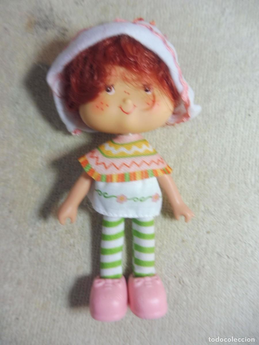 Mu&ntilde;ecas modernas: Tarta de fresa mu&ntilde;eca Carla Caf&eacute; colecci&oacute;n planeta deAgostini