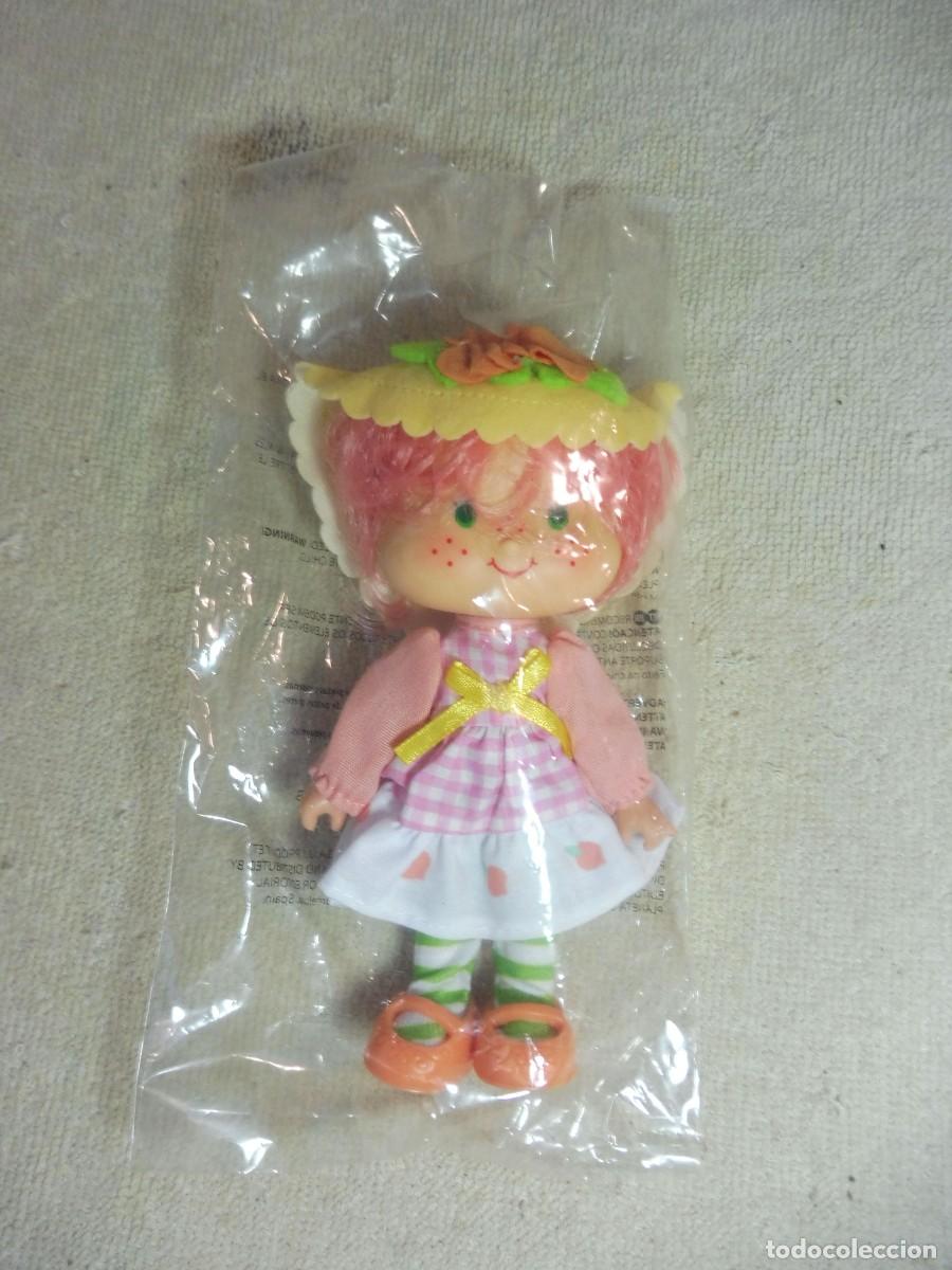 Mu&ntilde;ecas modernas: Tarta de fresa mu&ntilde;eca Melocot&oacute;n colecci&oacute;n planeta deAgostini