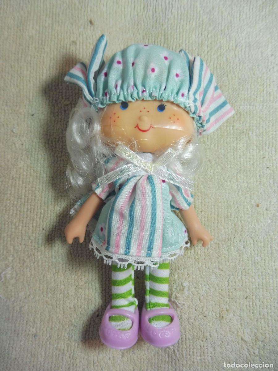 Mu&ntilde;ecas modernas: Tarta de fresa mu&ntilde;eca Cabello de &aacute;ngel Party Pleaser colecci&oacute;n planeta deAgostini