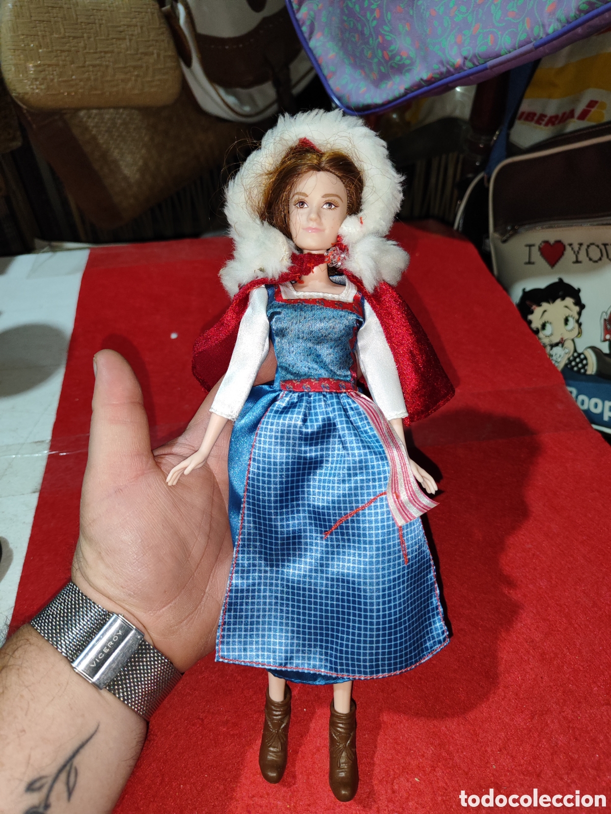 Mu&ntilde;ecas modernas: Mu&ntilde;eca Bella vestida de campesina con la imagen de Emma Watson