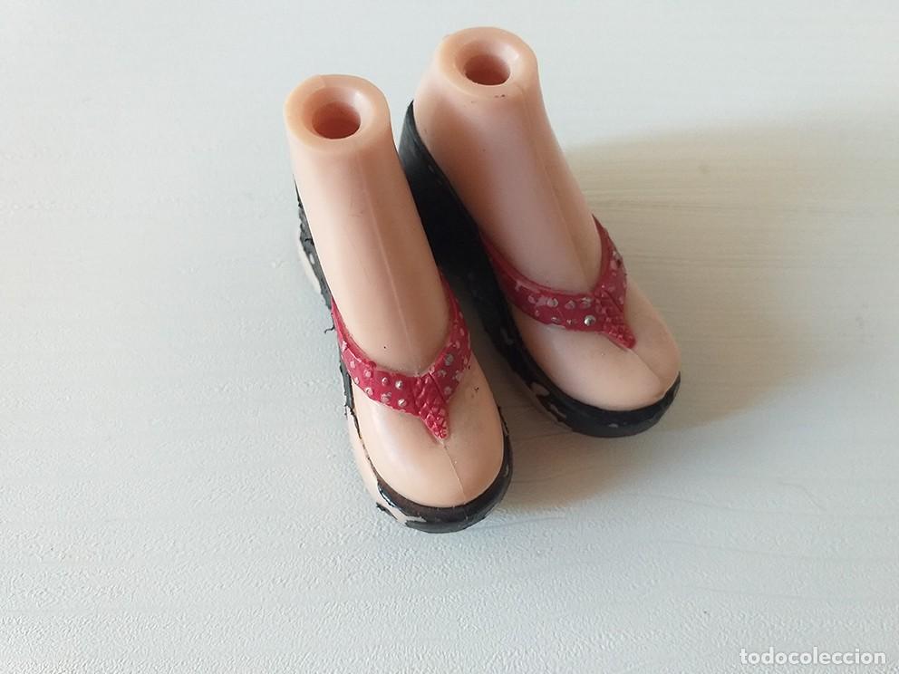 Mu&ntilde;ecas modernas: Sandalias rojas, zapatos de la mu&ntilde;eca Bratz, brazt