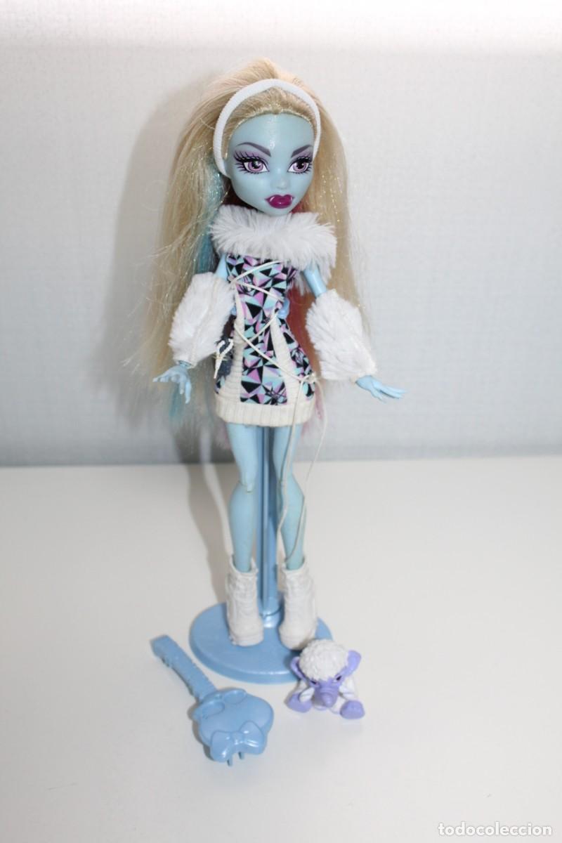 Mu&ntilde;ecas modernas: MU&Ntilde;ECA MONSTER HIGH ABBEY BOMINABLE- MATTEL 2010