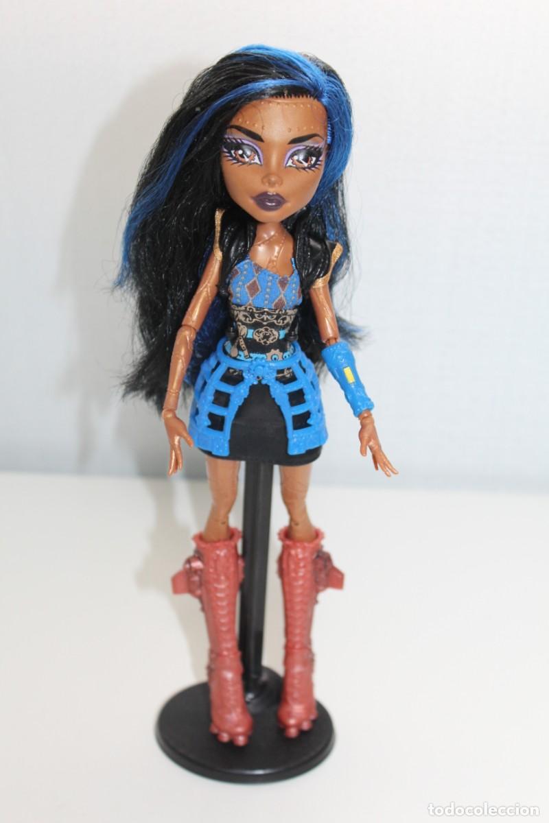 Mu&ntilde;ecas modernas: MU&Ntilde;ECA MONSTER HIGH ROBECCA STEAM - MATTEL 2011