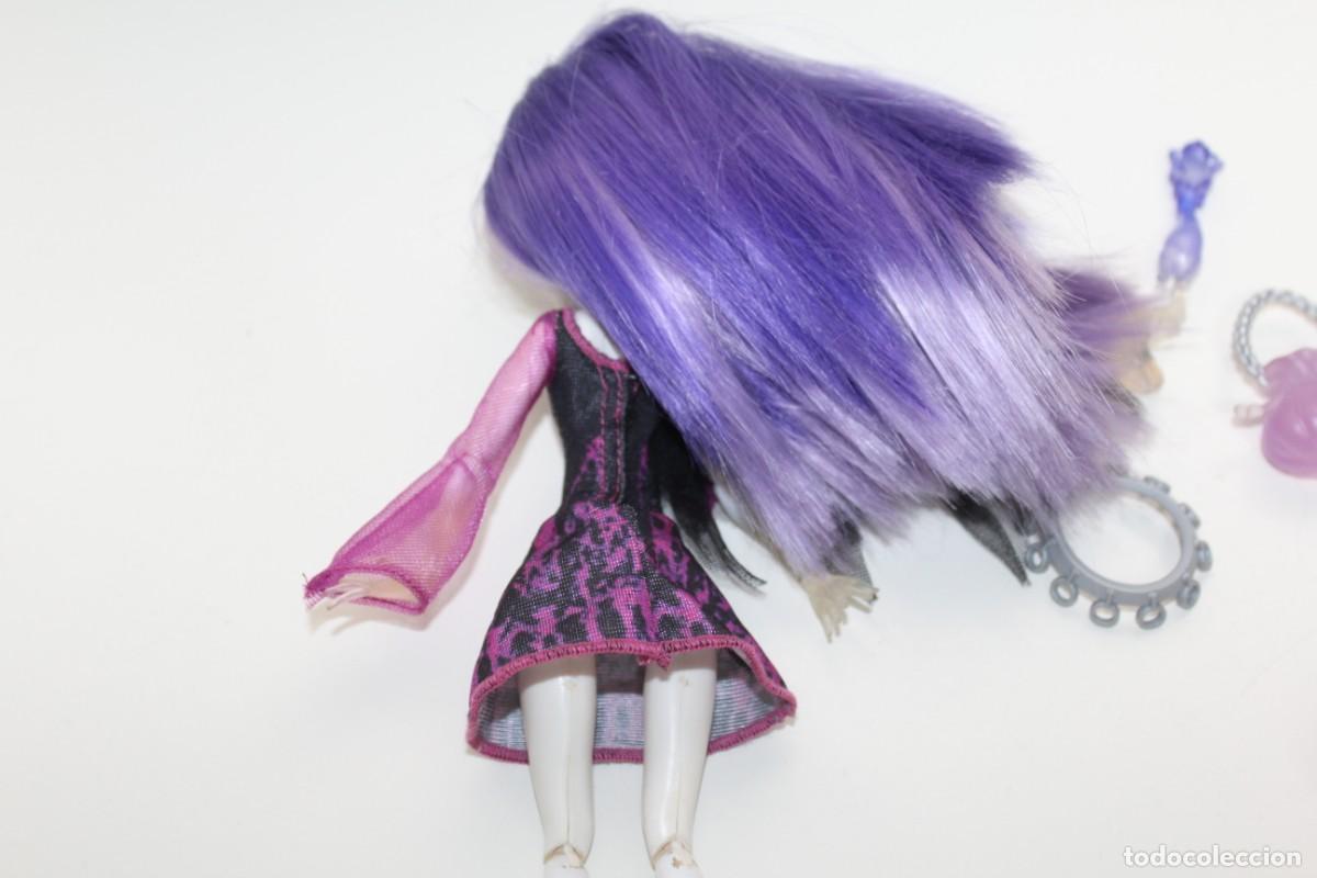 Mu&ntilde;ecas modernas: MU&Ntilde;ECA MONSTER HIGH SPECTRA - MATTEL 2011 - Foto 2
