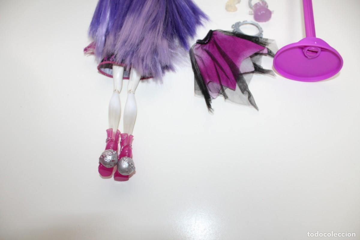 Mu&ntilde;ecas modernas: MU&Ntilde;ECA MONSTER HIGH SPECTRA - MATTEL 2011 - Foto 5
