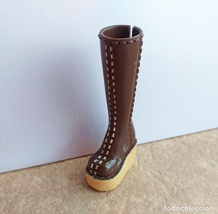 Mu&ntilde;ecas modernas: Bota alta marr&oacute;n de mu&ntilde;eca my scene de mattel