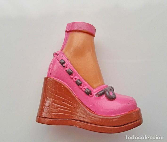 Mu&ntilde;ecas modernas: Zapato rosa de mu&ntilde;eca My Scene de Mattel