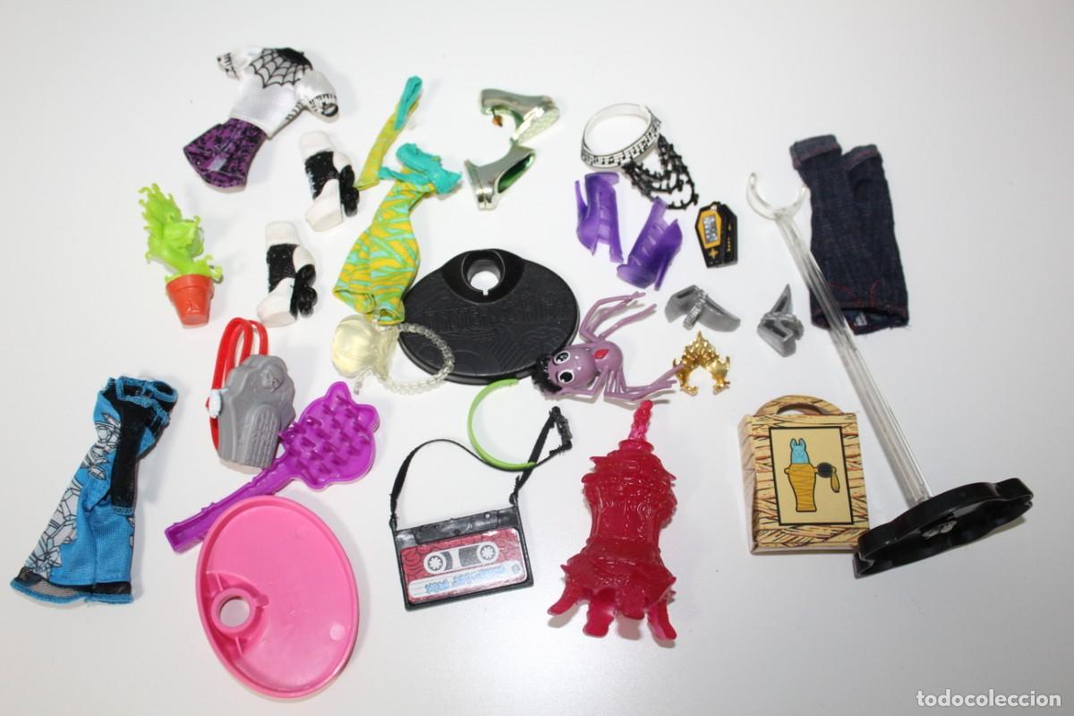 Mu&ntilde;ecas modernas: LOTE DE COMPLEMENTOS DE MONSTER HIGH DE MATTEL - Foto 1