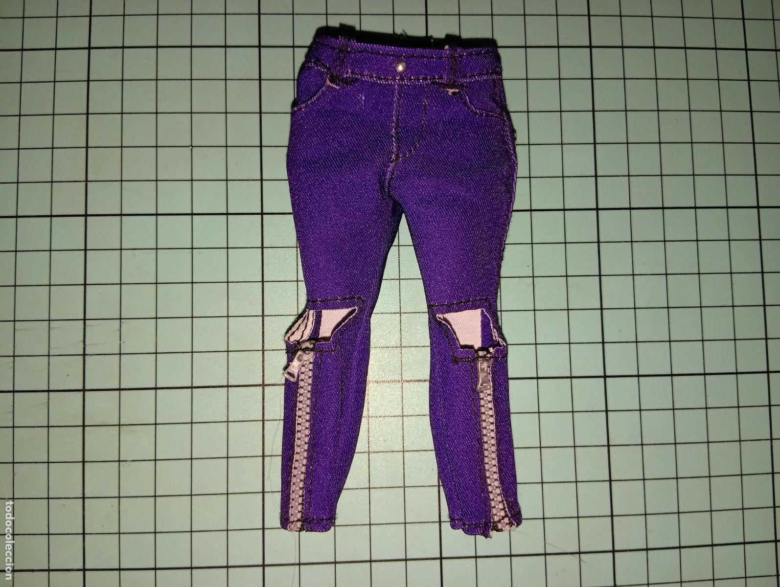 Mu&ntilde;ecas modernas: Pantalon de mu&ntilde;eca Rainbow high