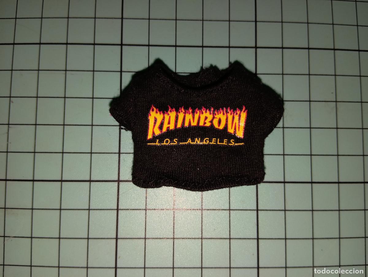 Mu&ntilde;ecas modernas: Camiseta de mu&ntilde;eca Rainbow high