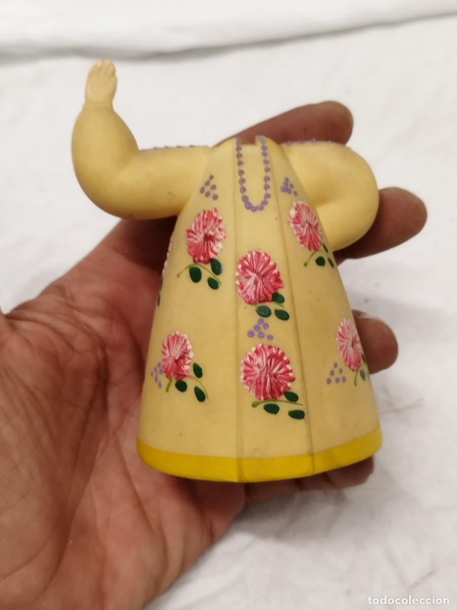 Mu&ntilde;ecas modernas: Antiguo cuerpo de una mu&ntilde;eca bailarina balanc&iacute;n de la URSS de los a&ntilde;os 60 o 70.