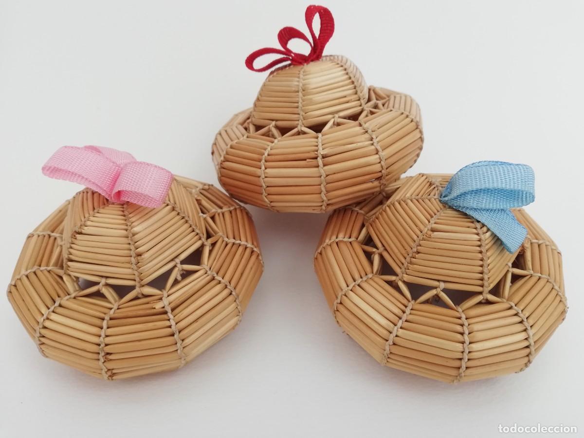 Mu&ntilde;ecas modernas: 3 Bourrelets. Antigua Gorra de Cop, Chichonera, paja de centeno, hecha a mano en 1930, en Catalunya.