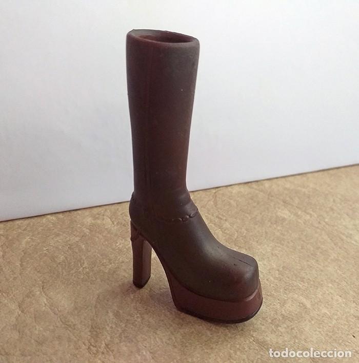 Mu&ntilde;ecas modernas: Zapato para mu&ntilde;eca Bratz, bota alta marr&oacute;n