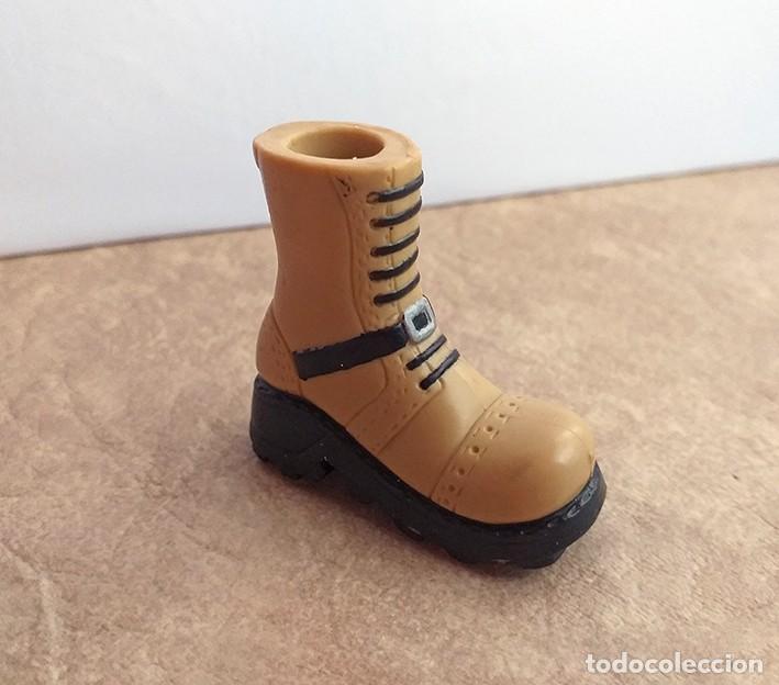 Mu&ntilde;ecas modernas: Zapato para mu&ntilde;eca Bratz, bota, bot&iacute;n crema camel